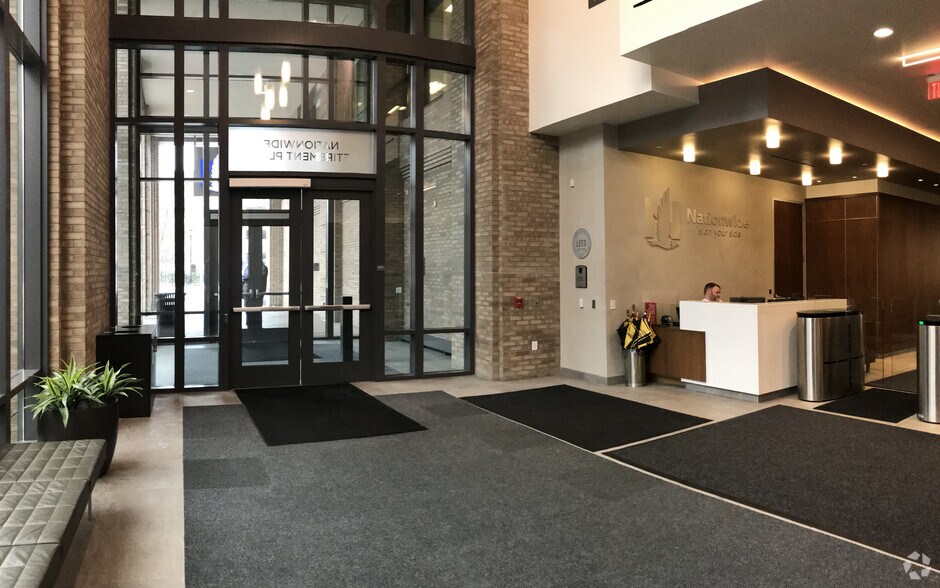 More Photos Of 10 W Nationwide Blvd, Columbus Office For Lease