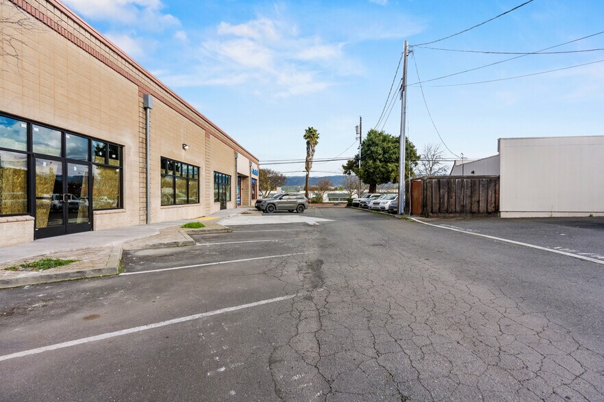 More Photos Of 728 S State St, Ukiah Freestanding For Lease