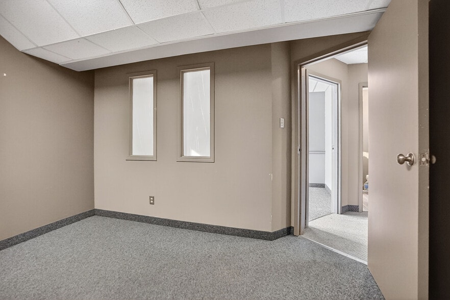 More Photos Of 812 Dundas St, London Freestanding For Sale