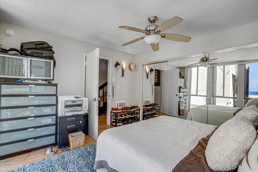 More Photos Of 14 Mast, Marina Del Rey Apartments For Sale