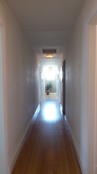 More Photos Of 451-461 E Main St, Ventura Storefront For Lease