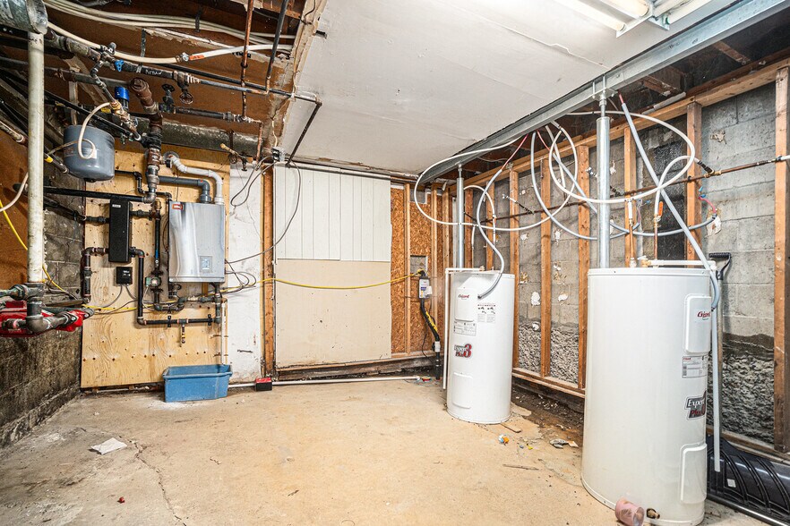 More Photos Of 331 Mona Av, Ottawa Apartments For Sale