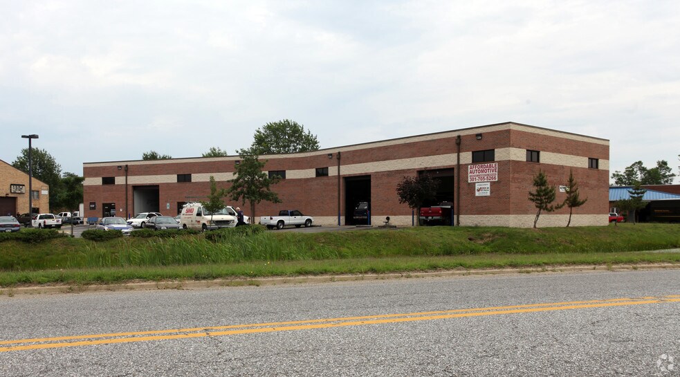 Primary Photo Of 4585 Printers Ct, White Plains Warehouse For Lease