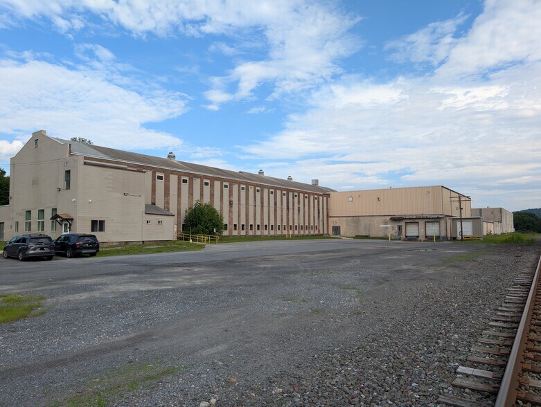 Primary Photo Of 40 3rd St, Walnutport Warehouse For Lease