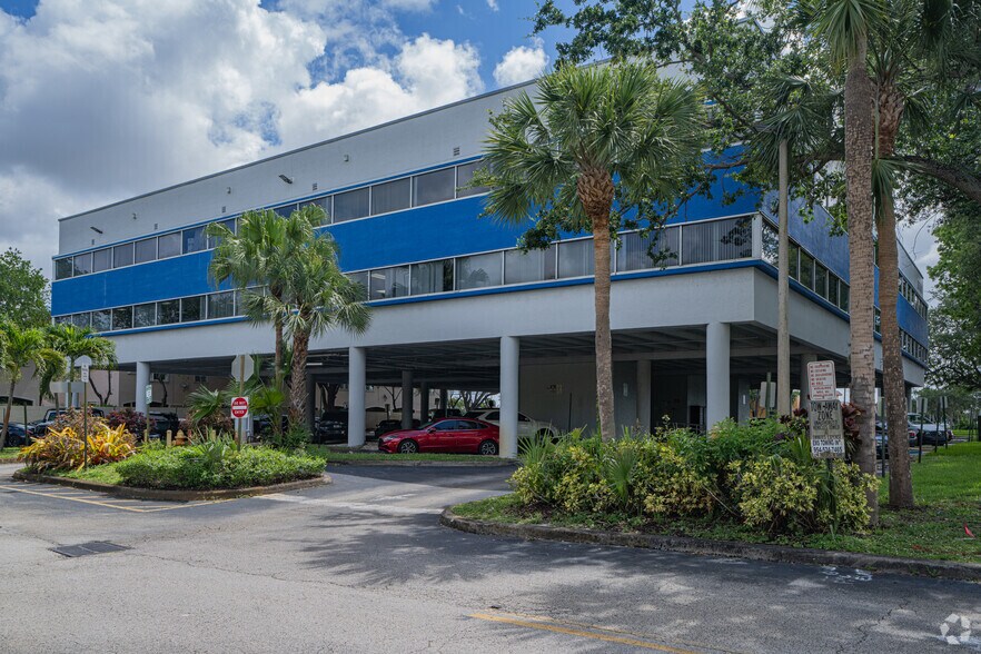Primary Photo Of 5701 NW 88th Ave, Tamarac Office For Lease