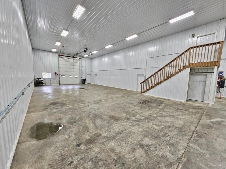 More Photos Of 314 1st St NE, Rugby Light Distribution For Sale