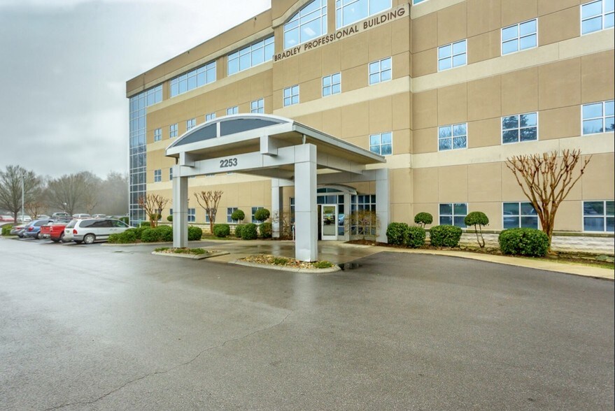 More Photos Of 2253 Chambliss Ave, Cleveland Medical For Lease