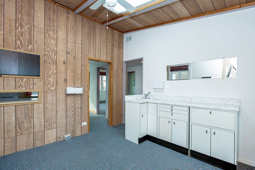 More Photos Of 1825 Roosevelt Rd, Wheaton Medical For Sale