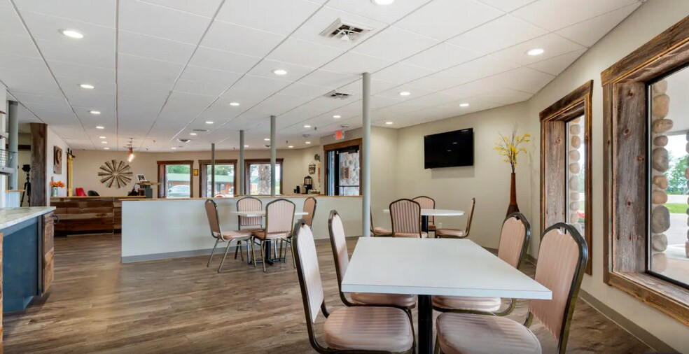 More Photos Of 2050 S US 41, Marquette Hotel For Sale