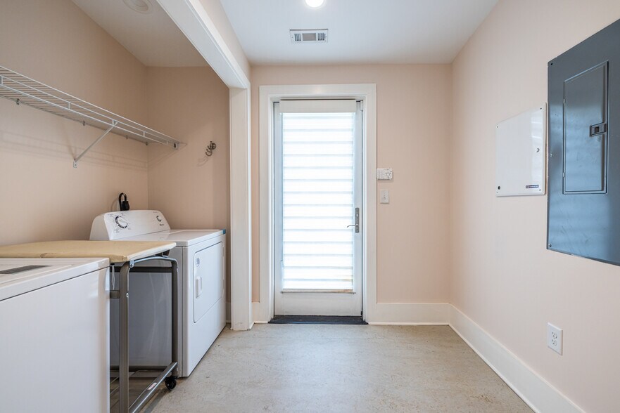 More Photos Of 1651 Pryor Rd SW, Atlanta Loft Creative Space For Sale