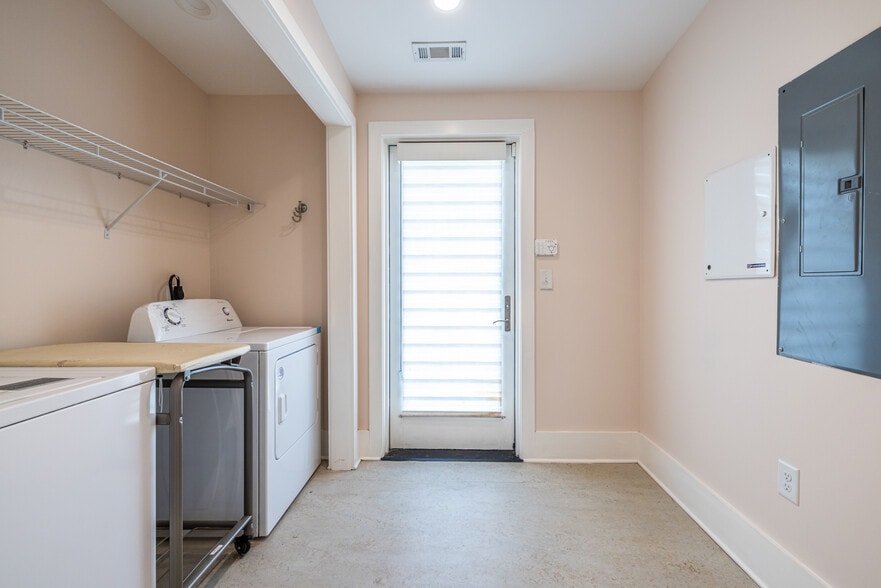 More Photos Of 1651 Pryor Rd SW, Atlanta Loft Creative Space For Sale