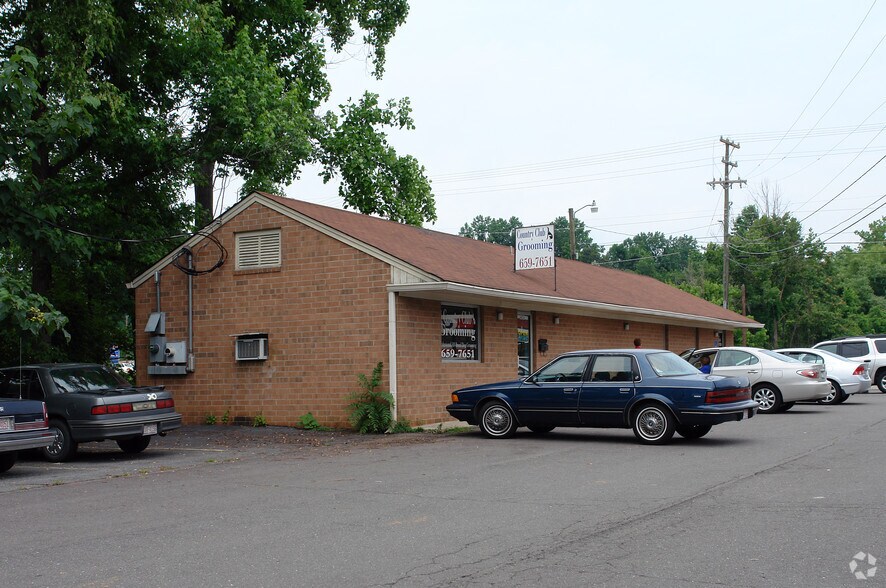 More Photos Of 4812 Country Club Rd, Winston-Salem Unknown For Lease