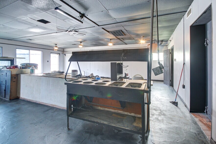 More Photos Of 1916 Cedar Dr, La Marque Restaurant For Lease