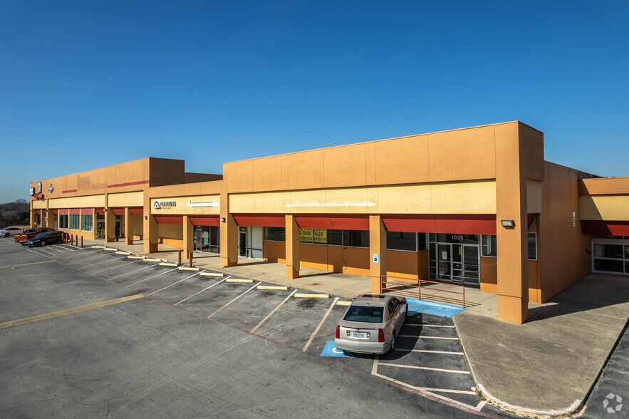 More Photos Of 1009 W Pleasant Run Rd, Lancaster Unknown For Lease