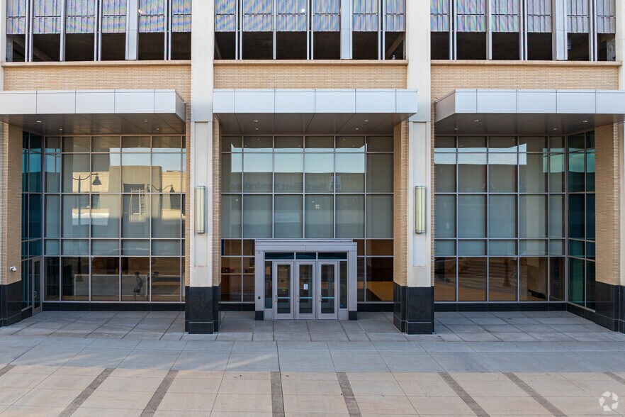 More Photos Of 425 W Superior St, Duluth Office For Lease