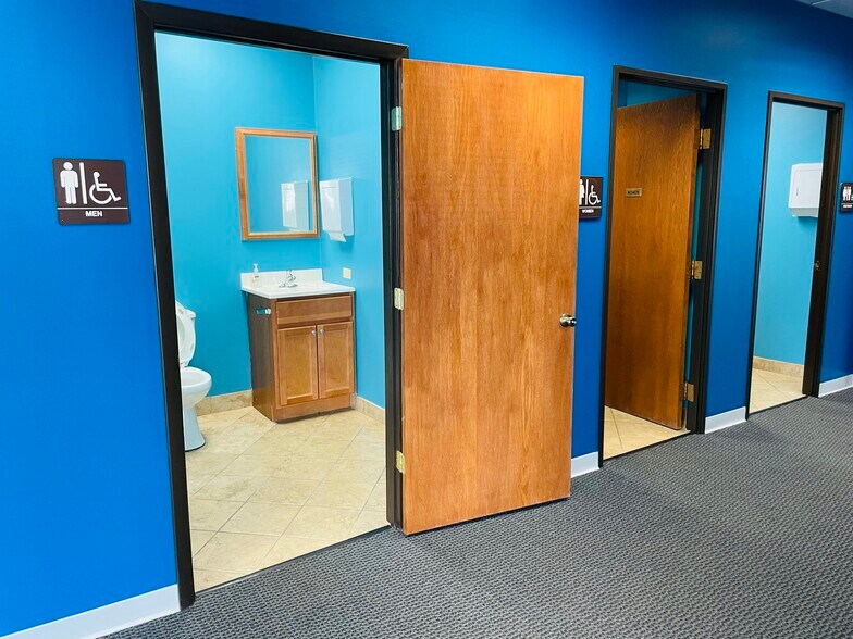 More Photos Of 400 E 22nd St, Lombard Office For Lease