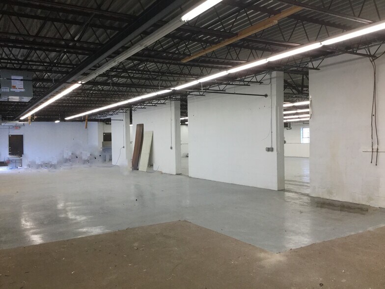 More Photos Of 25 Gramar Ave, Prospect Warehouse For Lease