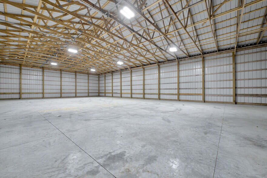 More Photos Of 5263 Harrisburg Pike, Grove City Warehouse For Lease