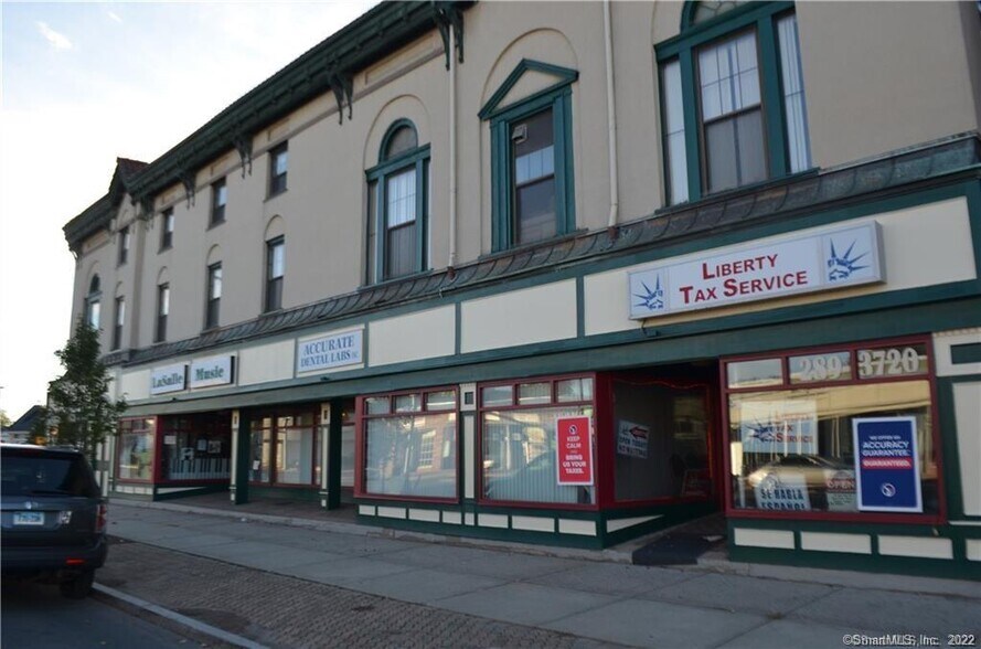 More Photos Of 987-1003 Main St, East Hartford Storefront Retail Office For Lease