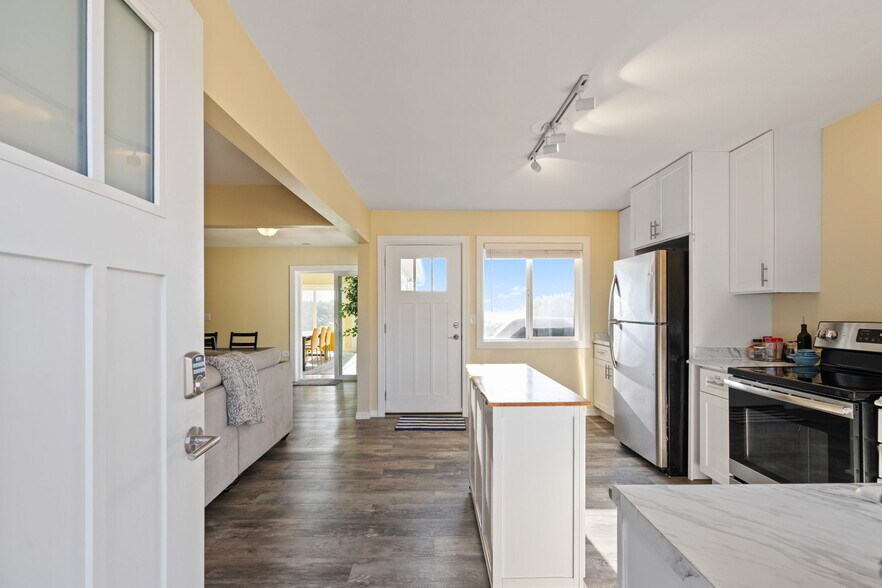 More Photos Of 259 S Pacific St, Rockaway Beach Specialty For Sale