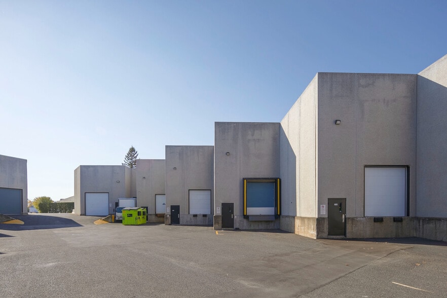 More Photos Of 715 Rue Delage, Longueuil Warehouse For Lease