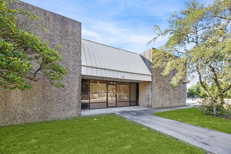 More Photos Of 10131 Alfred Ln, Houston Industrial For Sale