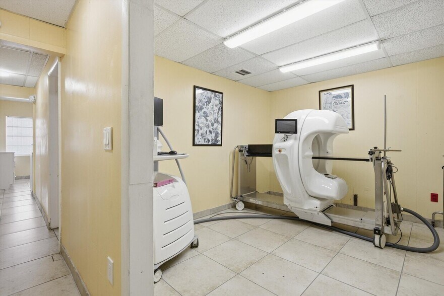 More Photos Of 3240 NW 7th St, Miami Office For Sale