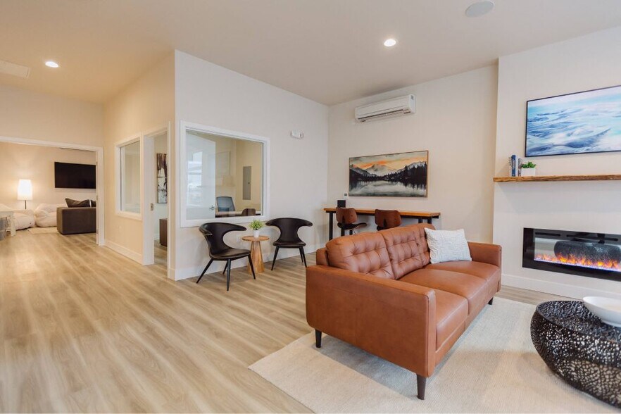 More Photos Of 200 E McCorquedale Rd, Burlington Apartments For Sale