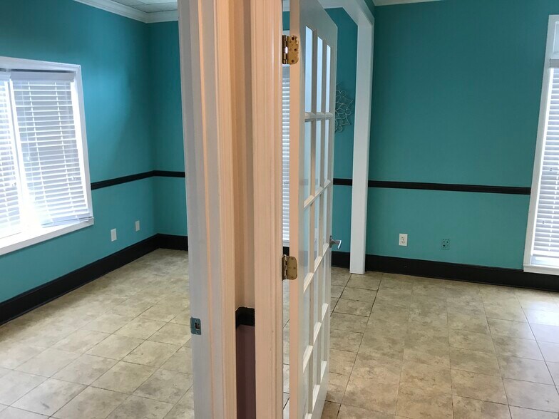 More Photos Of 7961 Hwy 92, Woodstock Medical For Lease