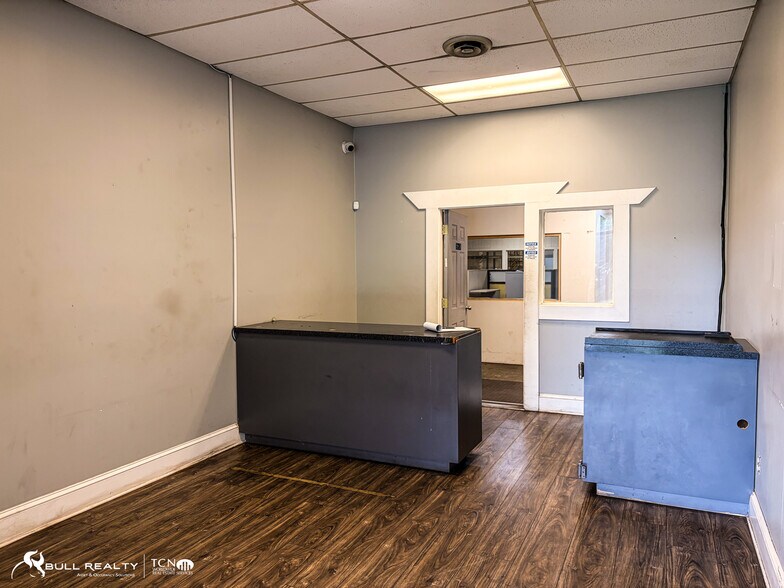 More Photos Of 5530 E Ponce De Leon Ave, Stone Mountain Distribution For Lease