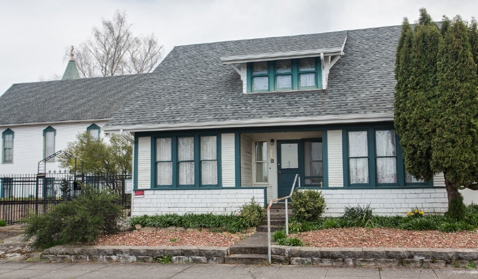 More Photos Of 300 E Main St, Molalla Religious Facility For Sale