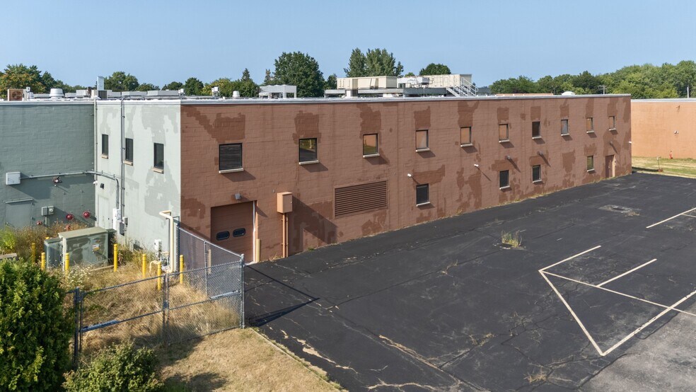 More Photos Of 231 East Ave, Albion Town Orleans Office For Lease