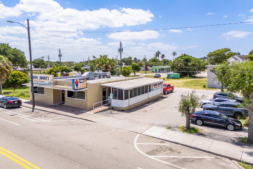 Primary Photo Of 149 S Lake Ave, Pahokee General Retail For Sale