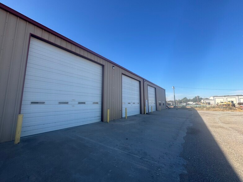 More Photos Of 509 Ponca, Lindsay Industrial For Sale