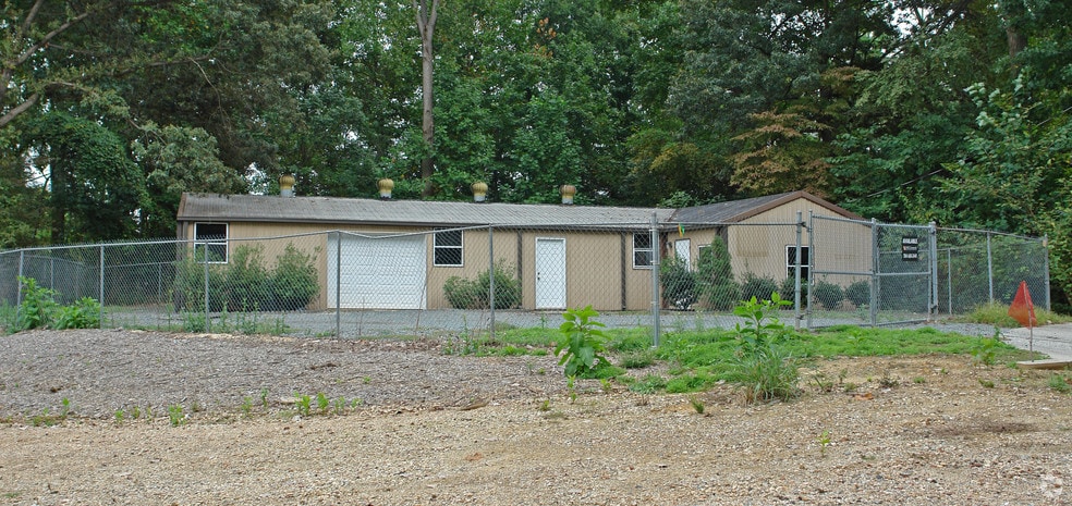 More Photos Of 4038 Hartley St, Charlotte Flex For Lease