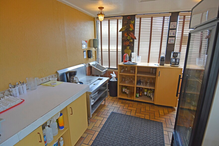 More Photos Of 101 N Us-17, Palatka Drugstore For Sale