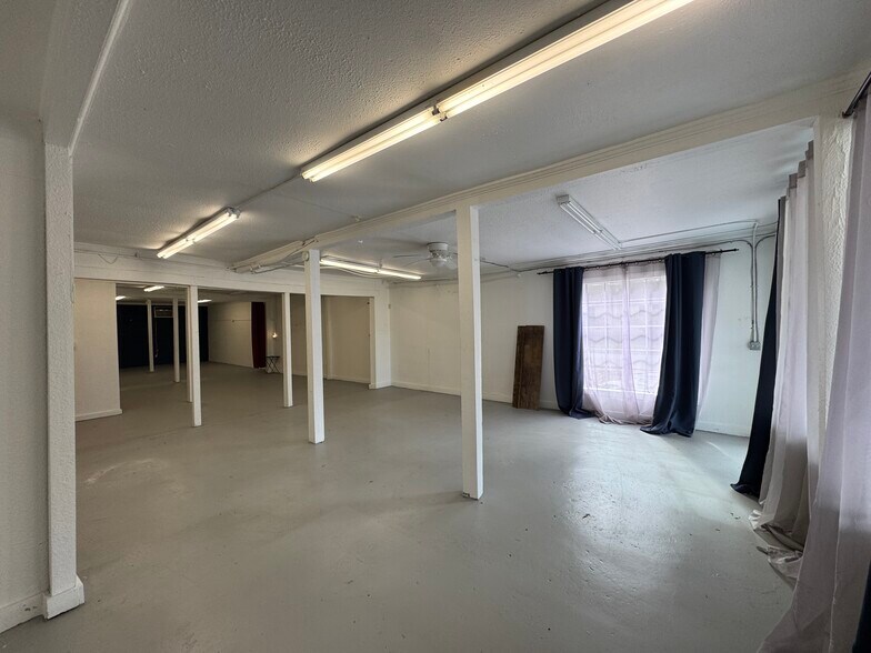 More Photos Of 412 S E St, Pensacola Storefront Retail Residential For Lease