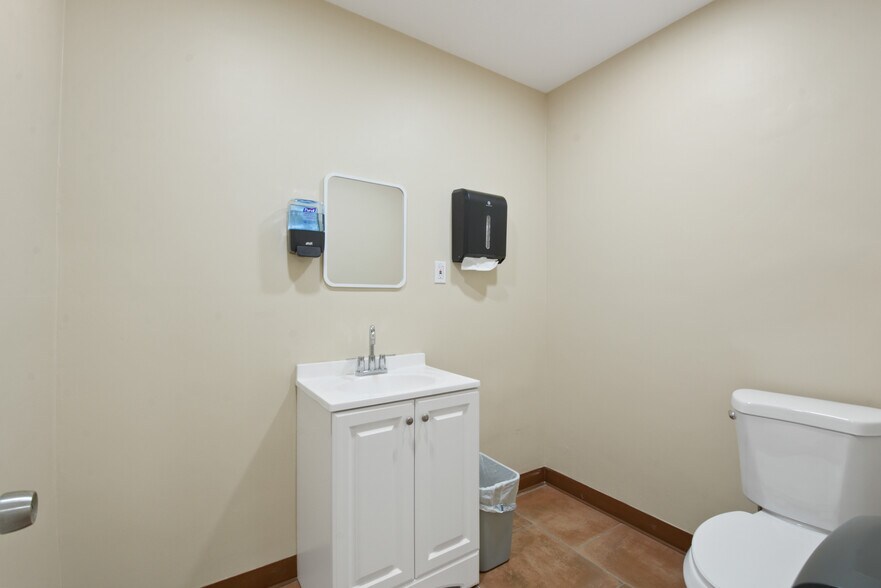 More Photos Of 920-922 E Arlee Pl, Anaheim Warehouse For Sale