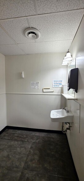 More Photos Of 4233 Janada St, Haltom City Warehouse For Lease