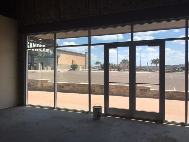 More Photos Of 2302 NE Bob Bullock Loop, Laredo Storefront For Lease