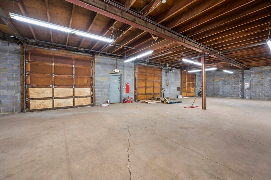 More Photos Of 420-422 South Road, High Point Manufacturing For Lease