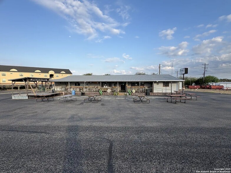 More Photos Of 7116 Texas R 2, Del Rio Convenience Store For Sale