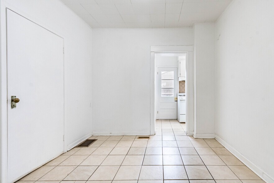 More Photos Of 740 Lansdowne Av, Toronto Multifamily For Sale