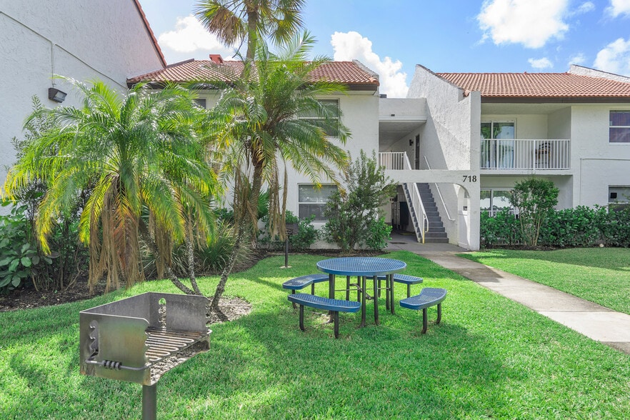 More Photos Of 700 SW 81st Ave, North Lauderdale Apartments For Sale