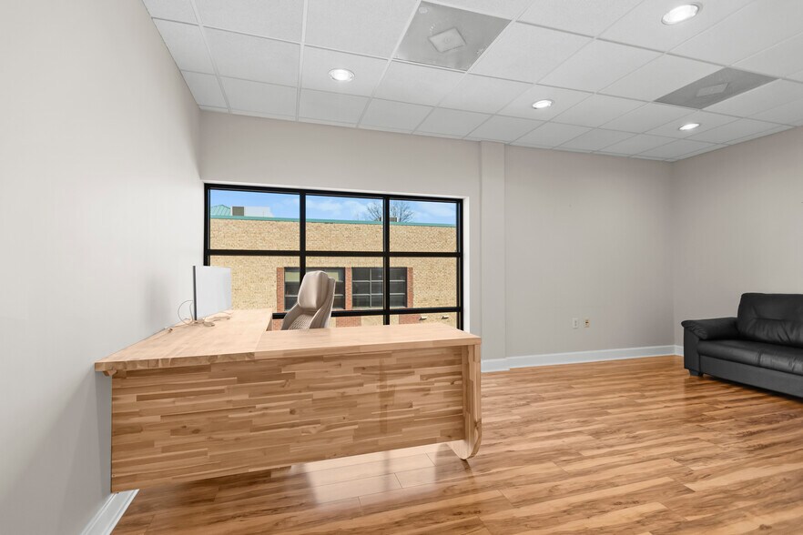 More Photos Of 19810 W Catawba Ave, Cornelius Office For Lease