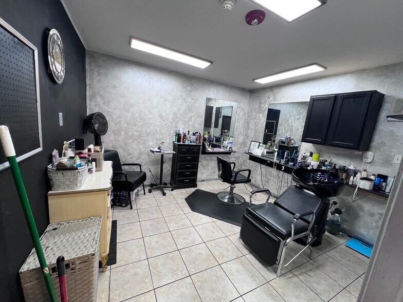 More Photos Of 7985 Phelan Blvd, Beaumont Freestanding For Sale