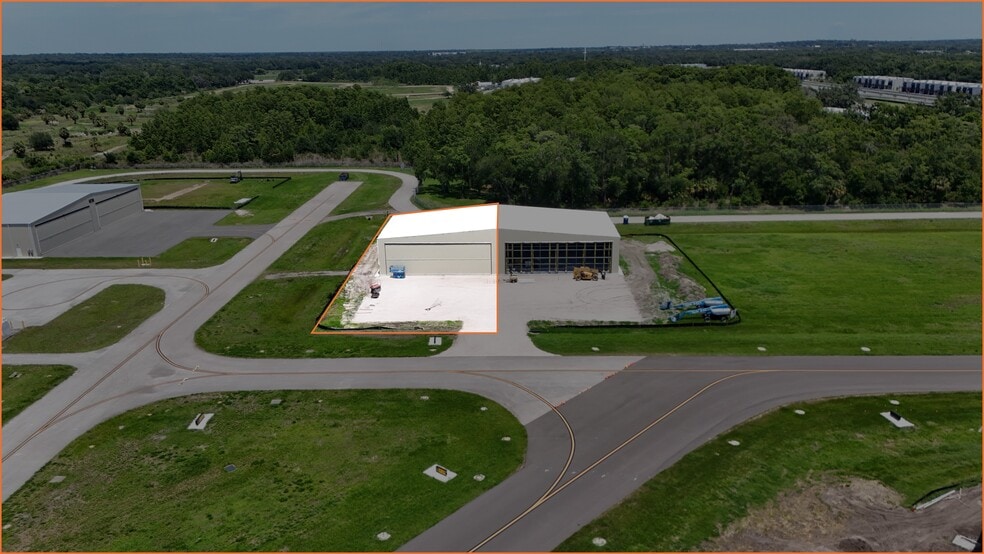 More Photos Of 6950 Tampa Executive Arpt Blvd, Tampa Airplane Hangar For Sale