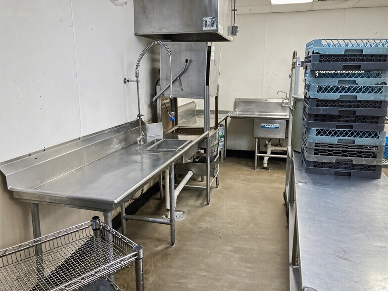 More Photos Of 333 W Albany St, Broken Arrow Restaurant For Sale