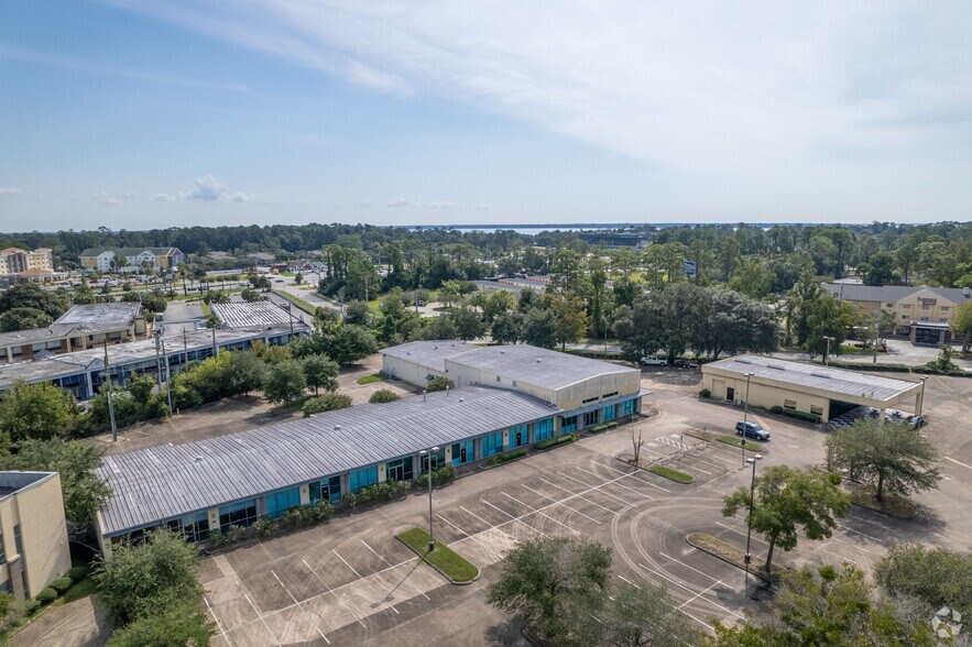 More Photos Of 705 Wells Rd, Orange Park Light Manufacturing For Lease