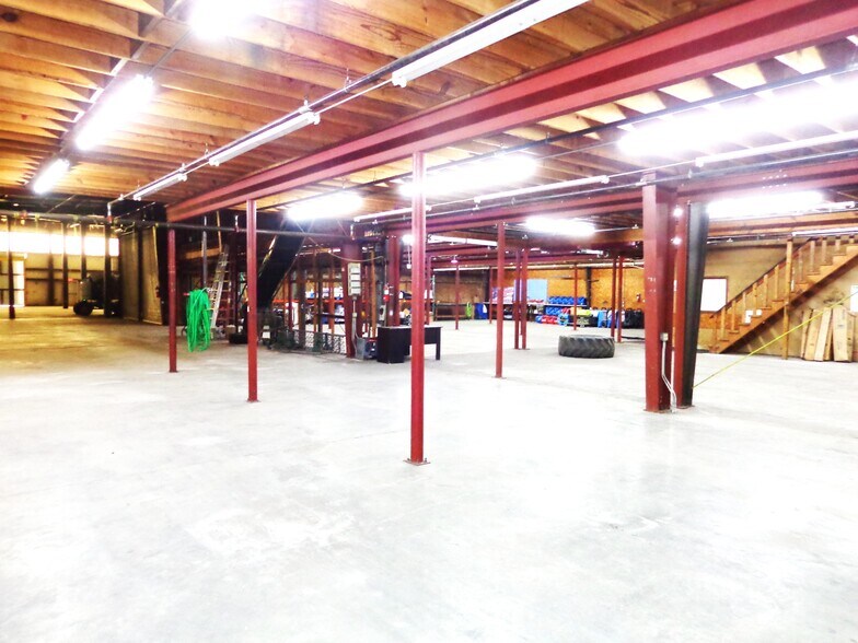 More Photos Of 502 7th St, Lake Charles Warehouse For Sale